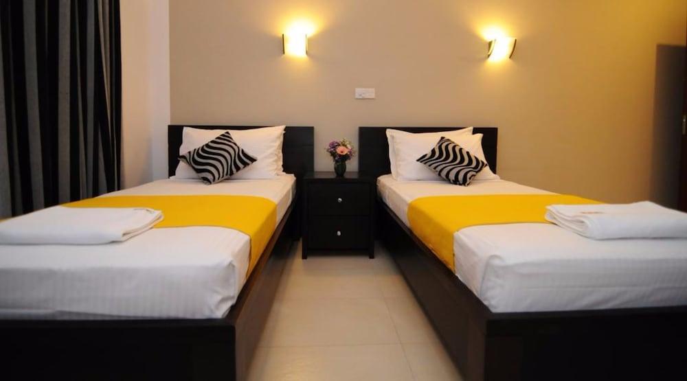 Hotel Shanelo Негомбо Экстерьер фото