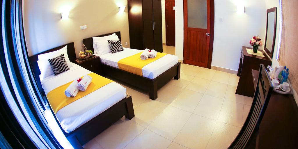 Hotel Shanelo Негомбо Экстерьер фото