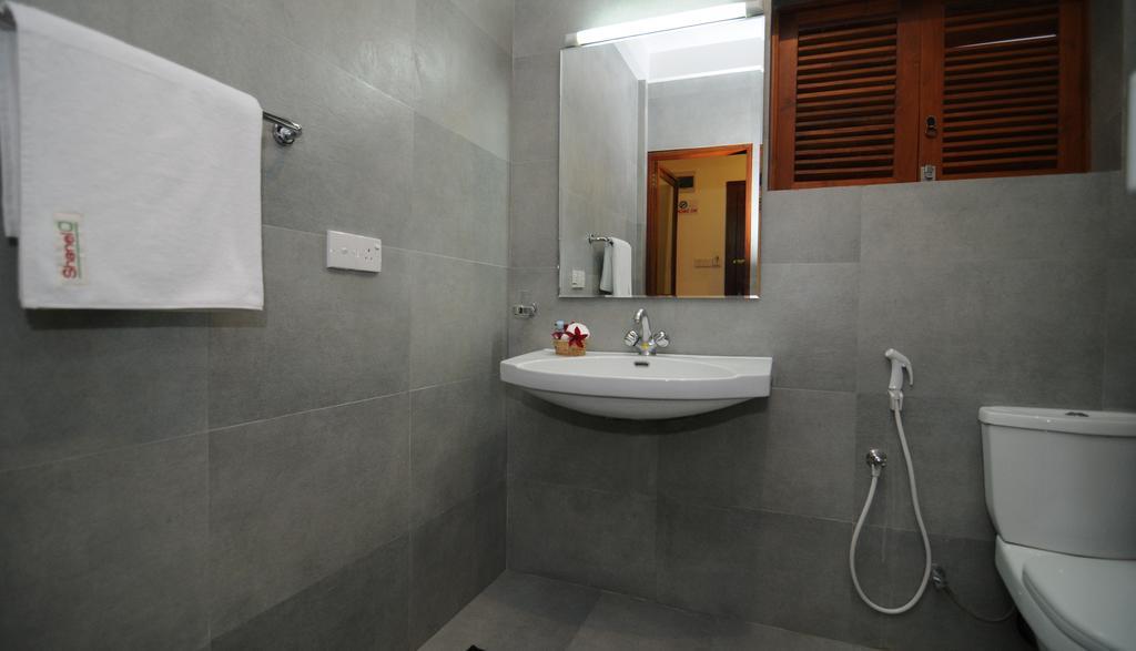 Hotel Shanelo Негомбо Экстерьер фото